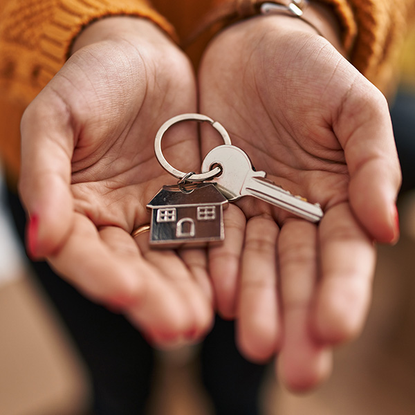 Contact us for a FREE online conveyancing quote. Picture of a set of house keys being held in open hands.