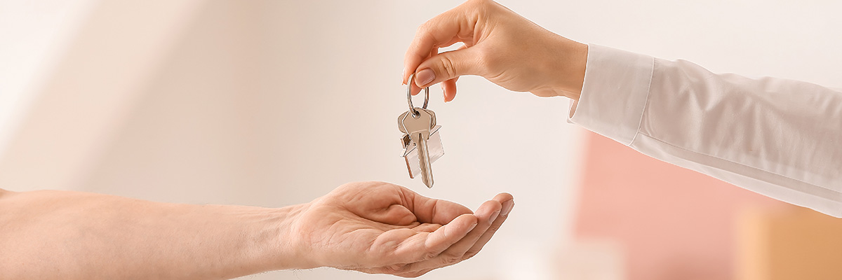 Picture of a hand dropping a set of house keys into an open hand for a Leasehold property.