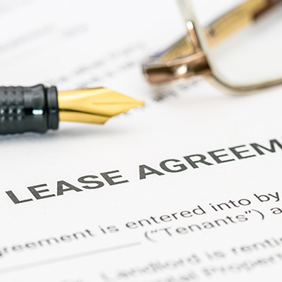 Picture of a pen on a lease agreement