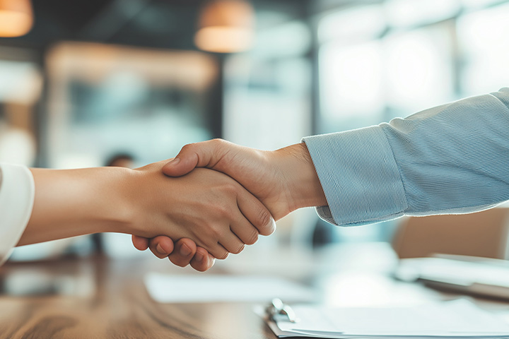 Collaborative Law is also an alternative dispute resolution method. Picture of two people shaking hands.